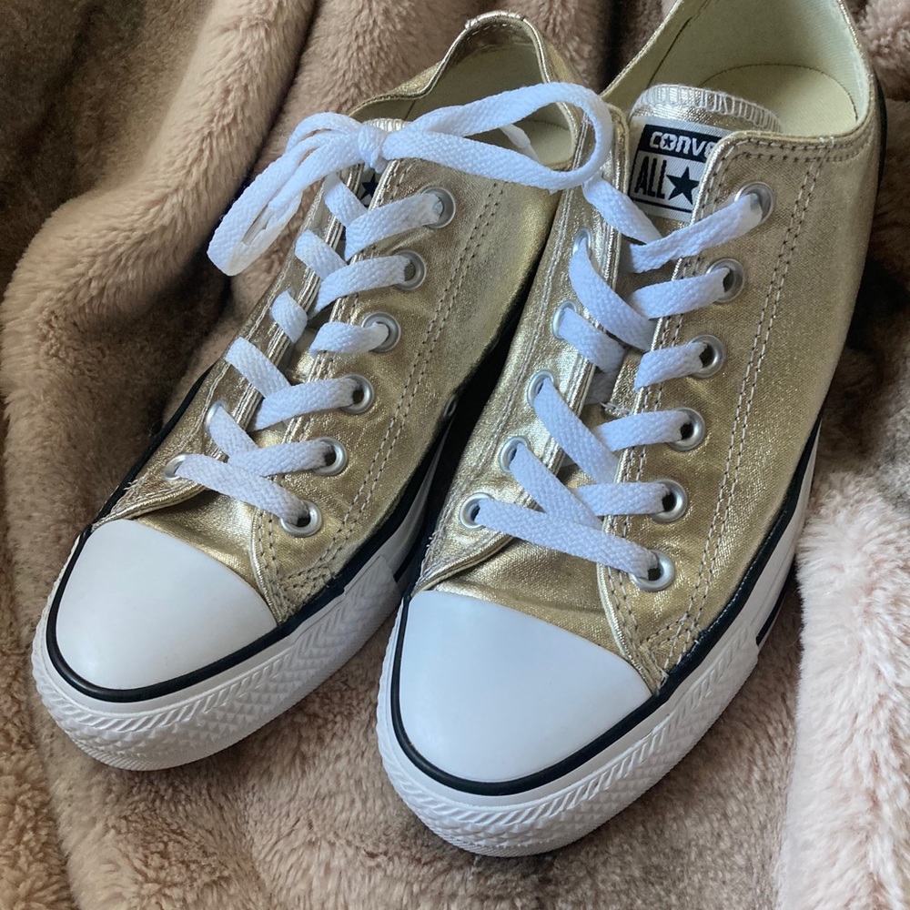 SOLD—Gold Converse Chuck Taylor sz 8